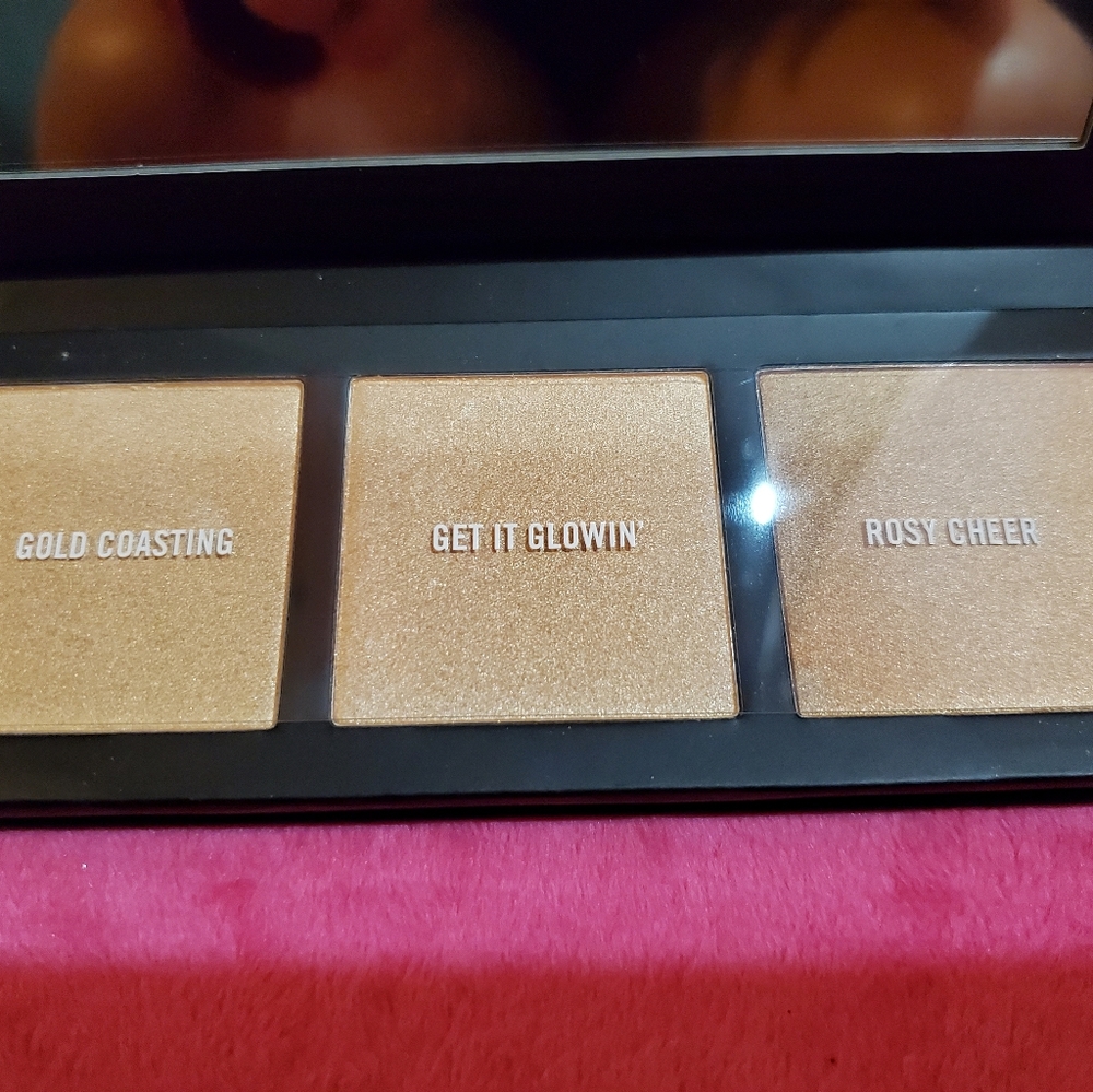 MAC Hyper Real Glow Palette